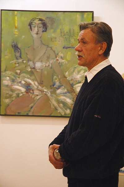Художник В.Куров на своей выставке