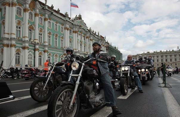 Прохождение Мотопарада в Петербурге